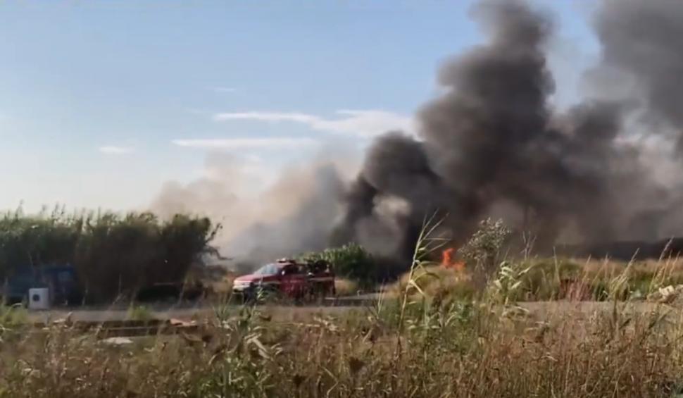 Fum şi cenuşă în centrul istoric din Roma, după un incendiu de vegetaţie. O pistă din aeroportul Fiumicino a fost închisă 920241