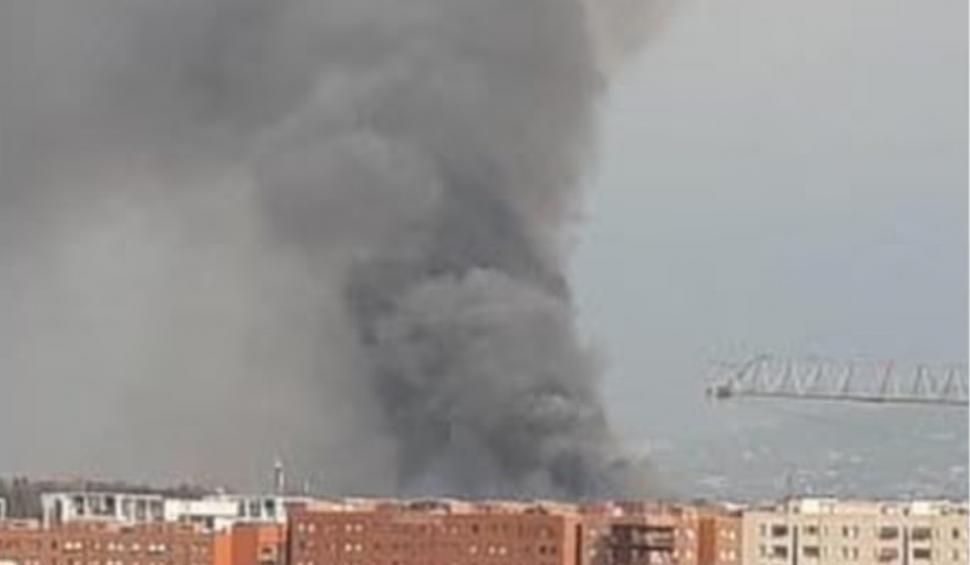 Fum şi cenuşă în centrul istoric din Roma, după un incendiu de vegetaţie. O pistă din aeroportul Fiumicino a fost închisă 920243