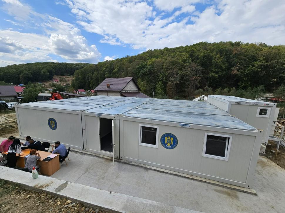 Peste 200 de copii nu vor mai merge 7 km prin pădure ca să poată să învețe: S-a construit o școală modulară într-un sat din Argeș 920210