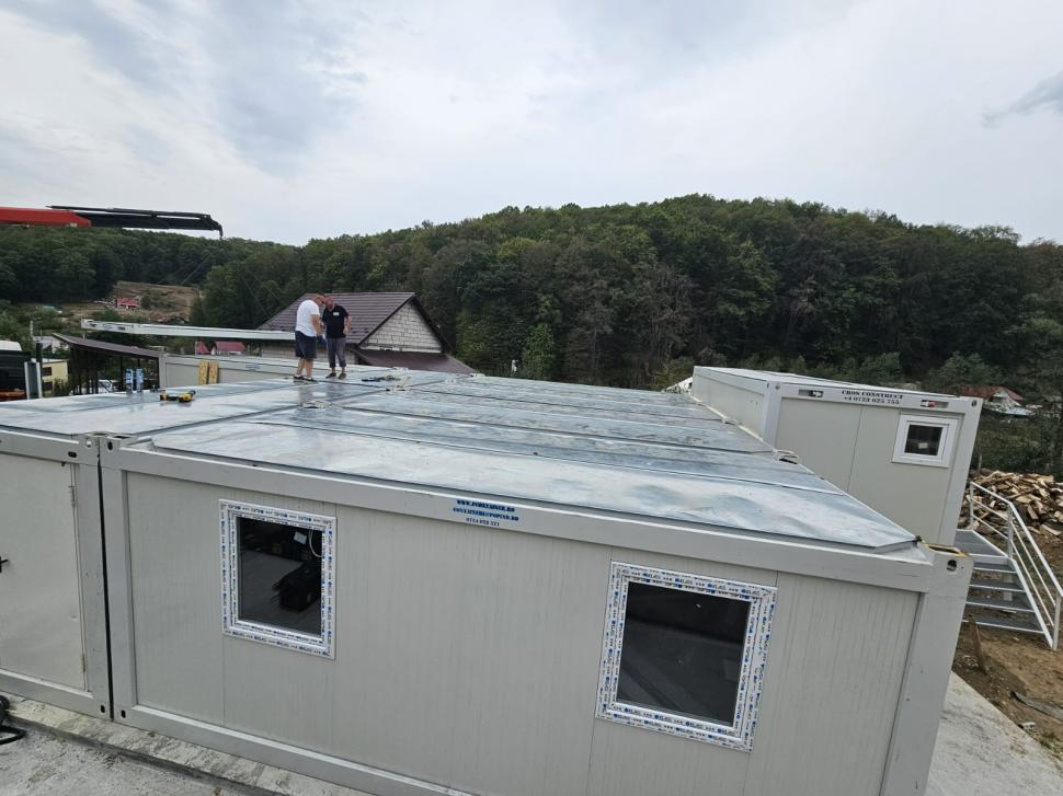 Peste 200 de copii nu vor mai merge 7 km prin pădure ca să poată să învețe: S-a construit o școală modulară într-un sat din Argeș 920214