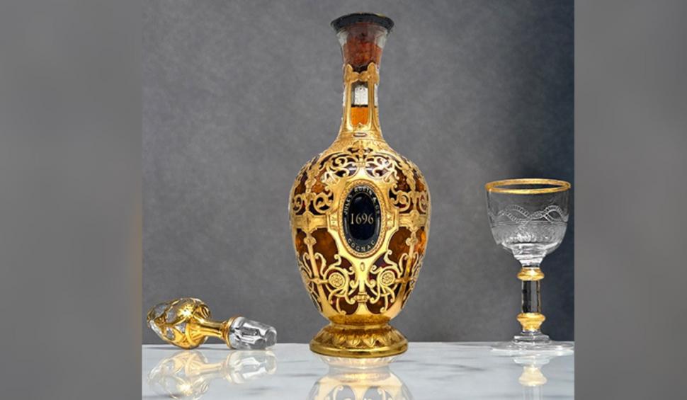 Un bărbat a intrat în Cartea Recordurilor cu o sticlă de coniac veche de 328 de ani. A găsit-o întâmplător în colecţia sa 920431