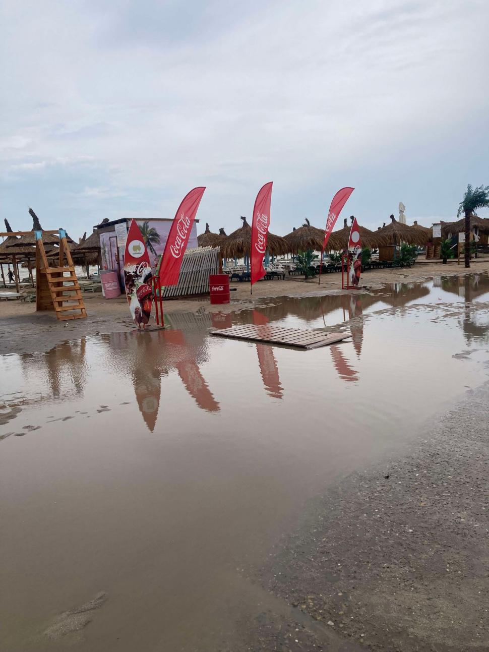 Imagini apocaliptice din Vama Veche, după furtunile care au spulberat totul în calea lor. Plajele arată ca după uragan 920494