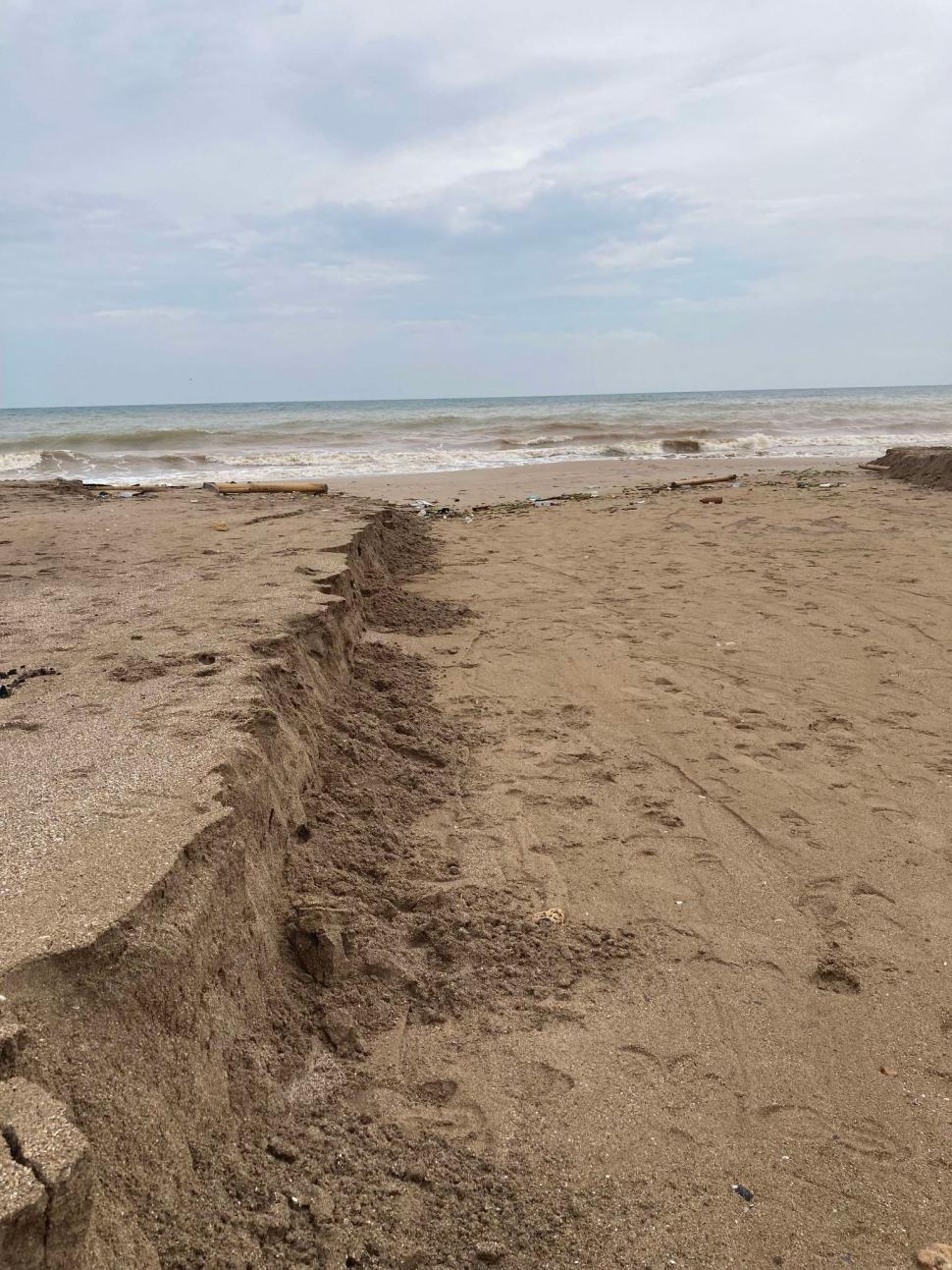 Imagini apocaliptice din Vama Veche, după furtunile care au spulberat totul în calea lor. Plajele arată ca după uragan 920498