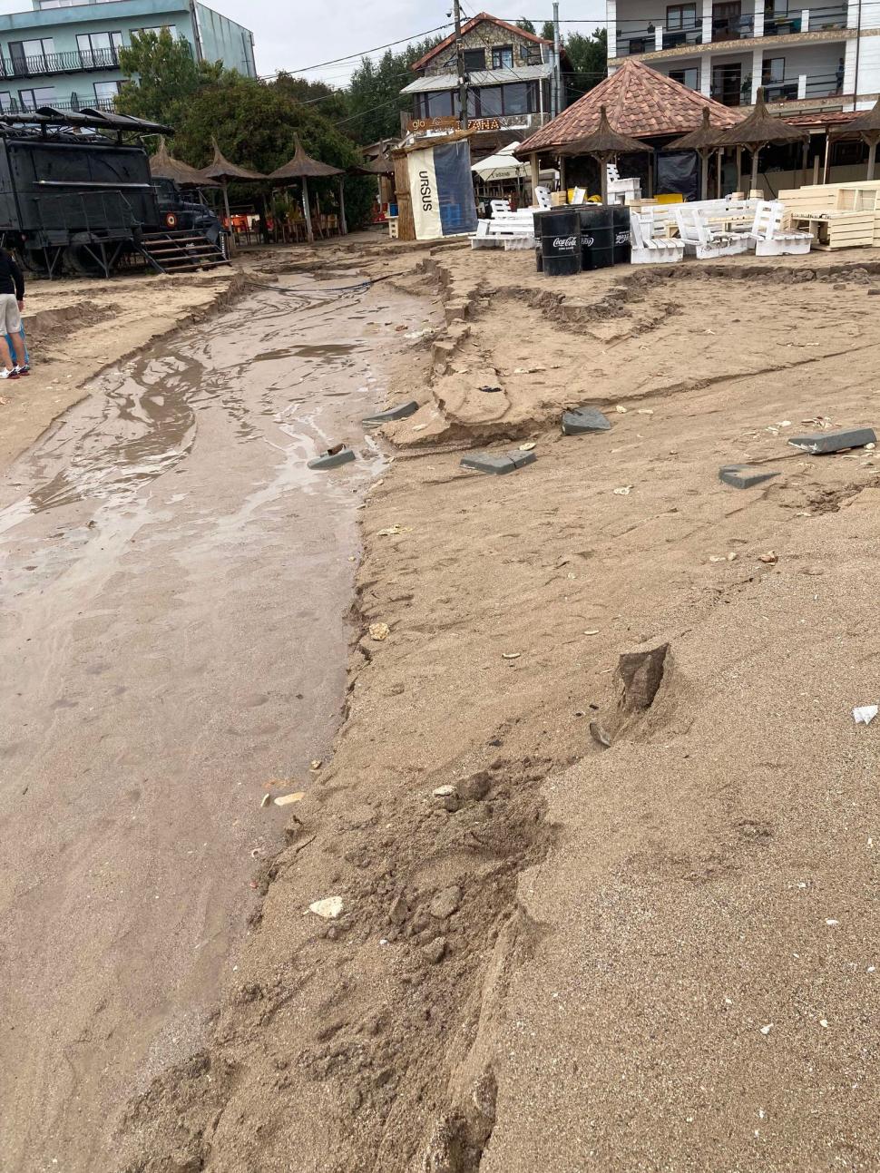 Imagini apocaliptice din Vama Veche, după furtunile care au spulberat totul în calea lor. Plajele arată ca după uragan 920500