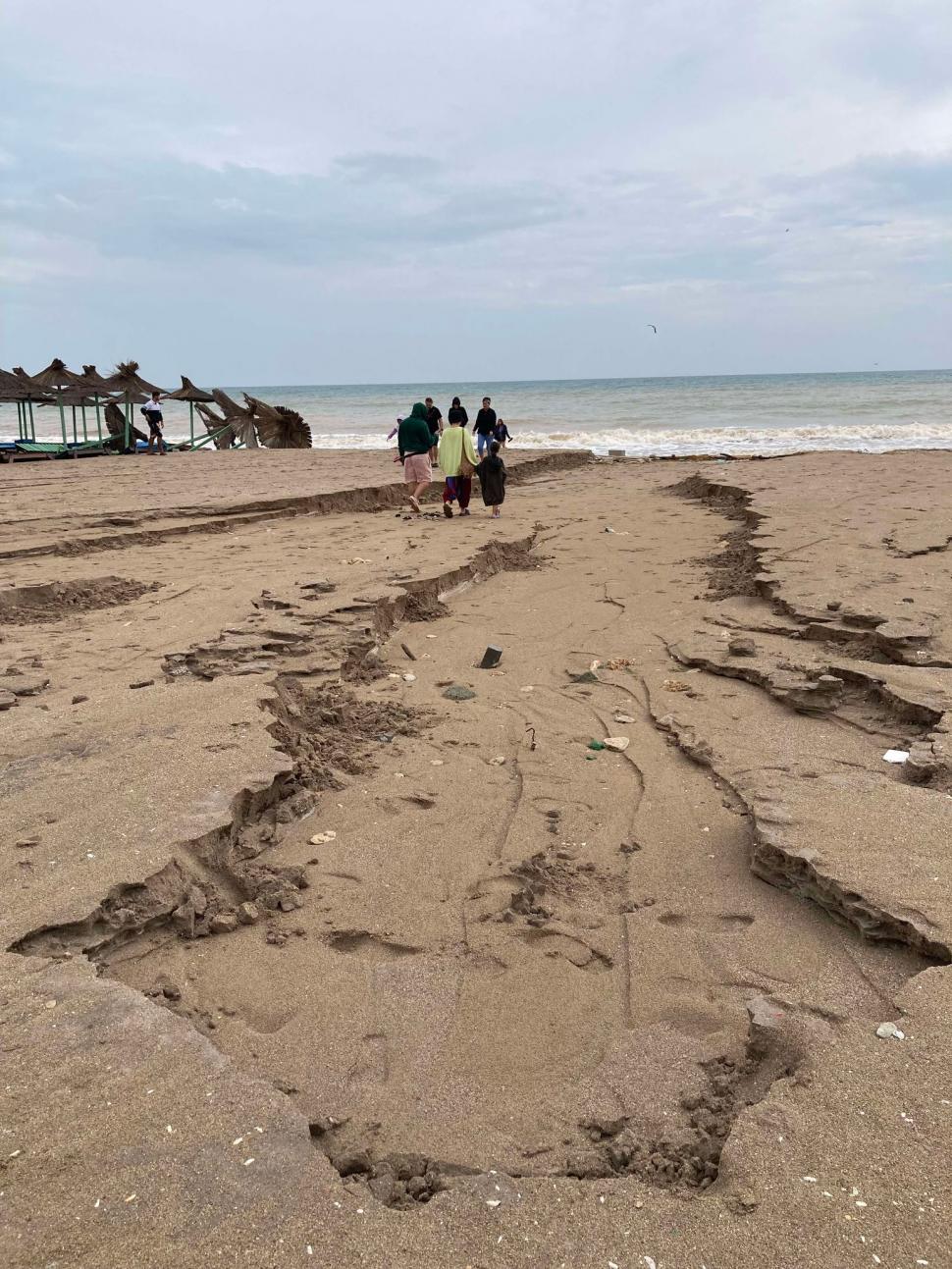 Imagini apocaliptice din Vama Veche, după furtunile care au spulberat totul în calea lor. Plajele arată ca după uragan 920502