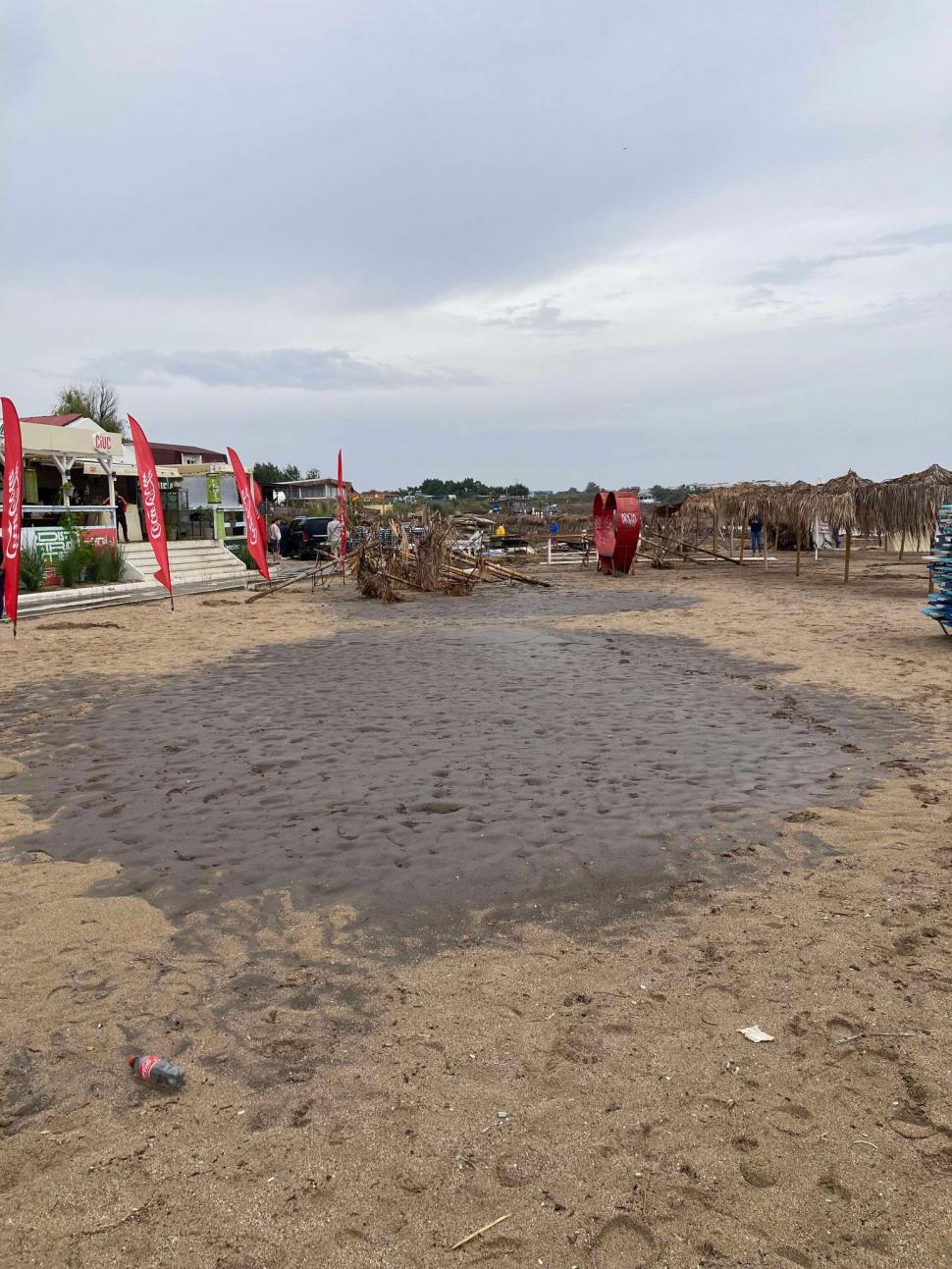 Imagini apocaliptice din Vama Veche, după furtunile care au spulberat totul în calea lor. Plajele arată ca după uragan 920503