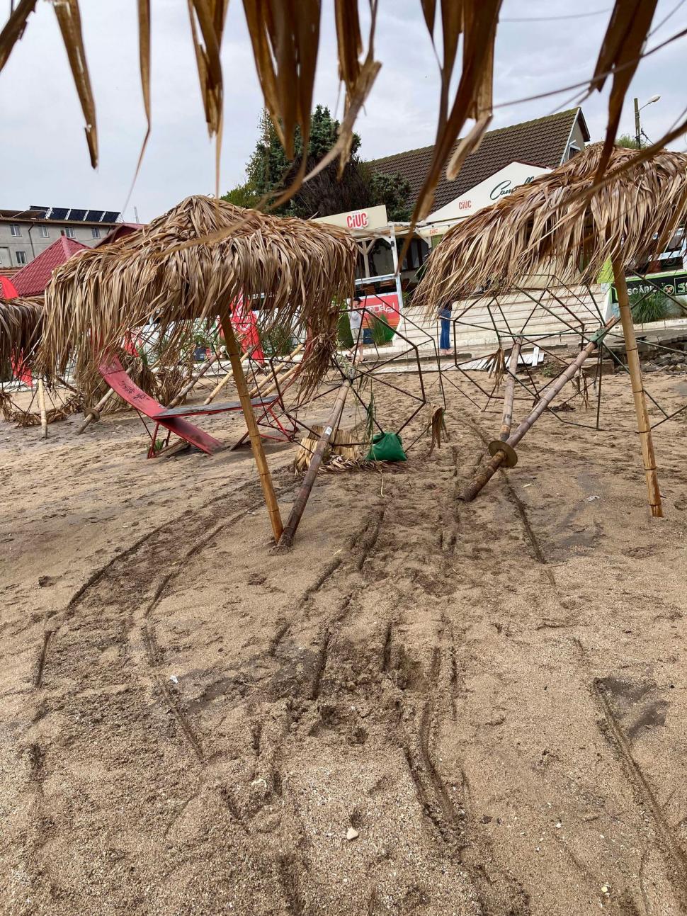 Imagini apocaliptice din Vama Veche, după furtunile care au spulberat totul în calea lor. Plajele arată ca după uragan 920505