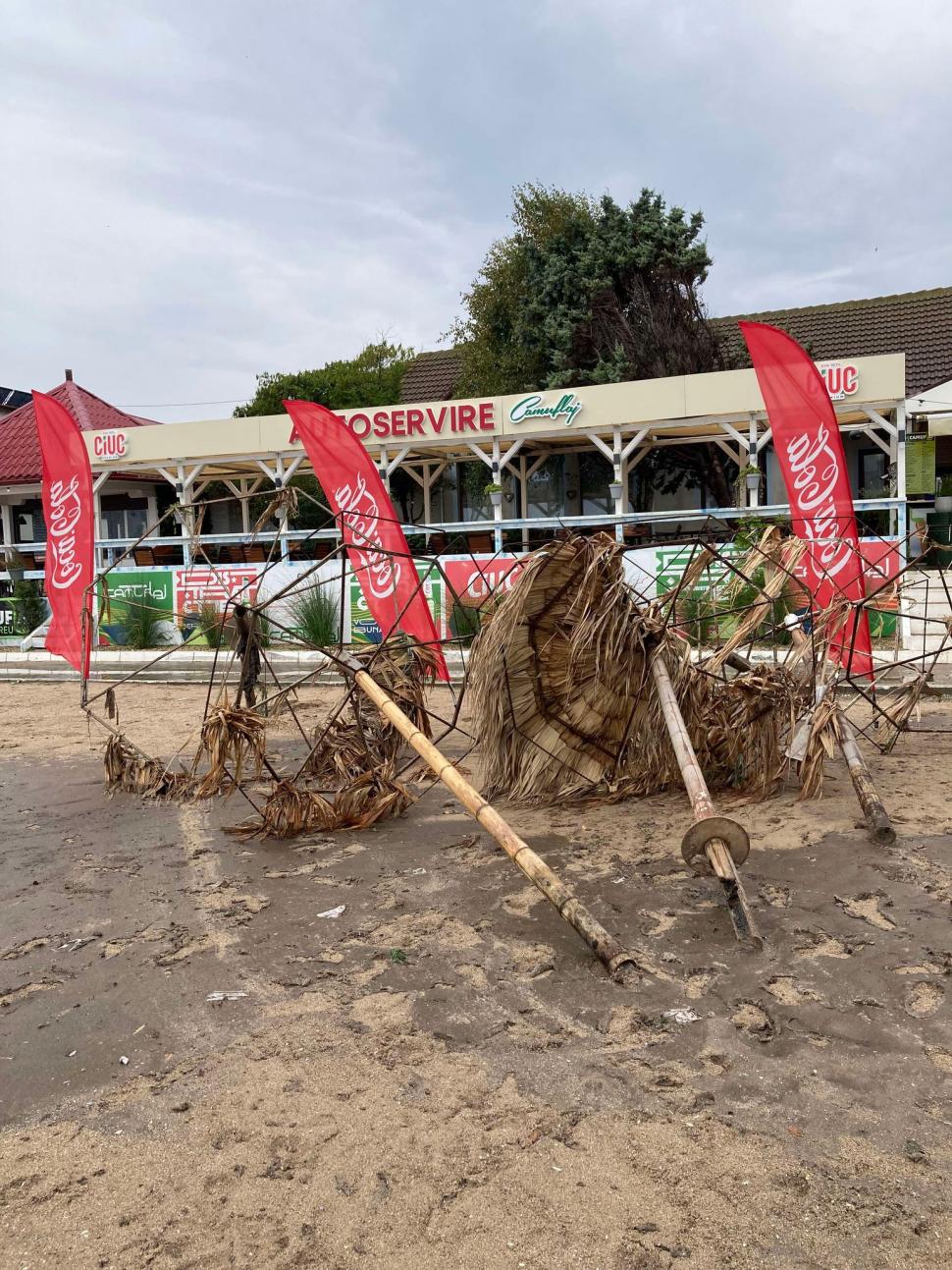 Imagini apocaliptice din Vama Veche, după furtunile care au spulberat totul în calea lor. Plajele arată ca după uragan 920506