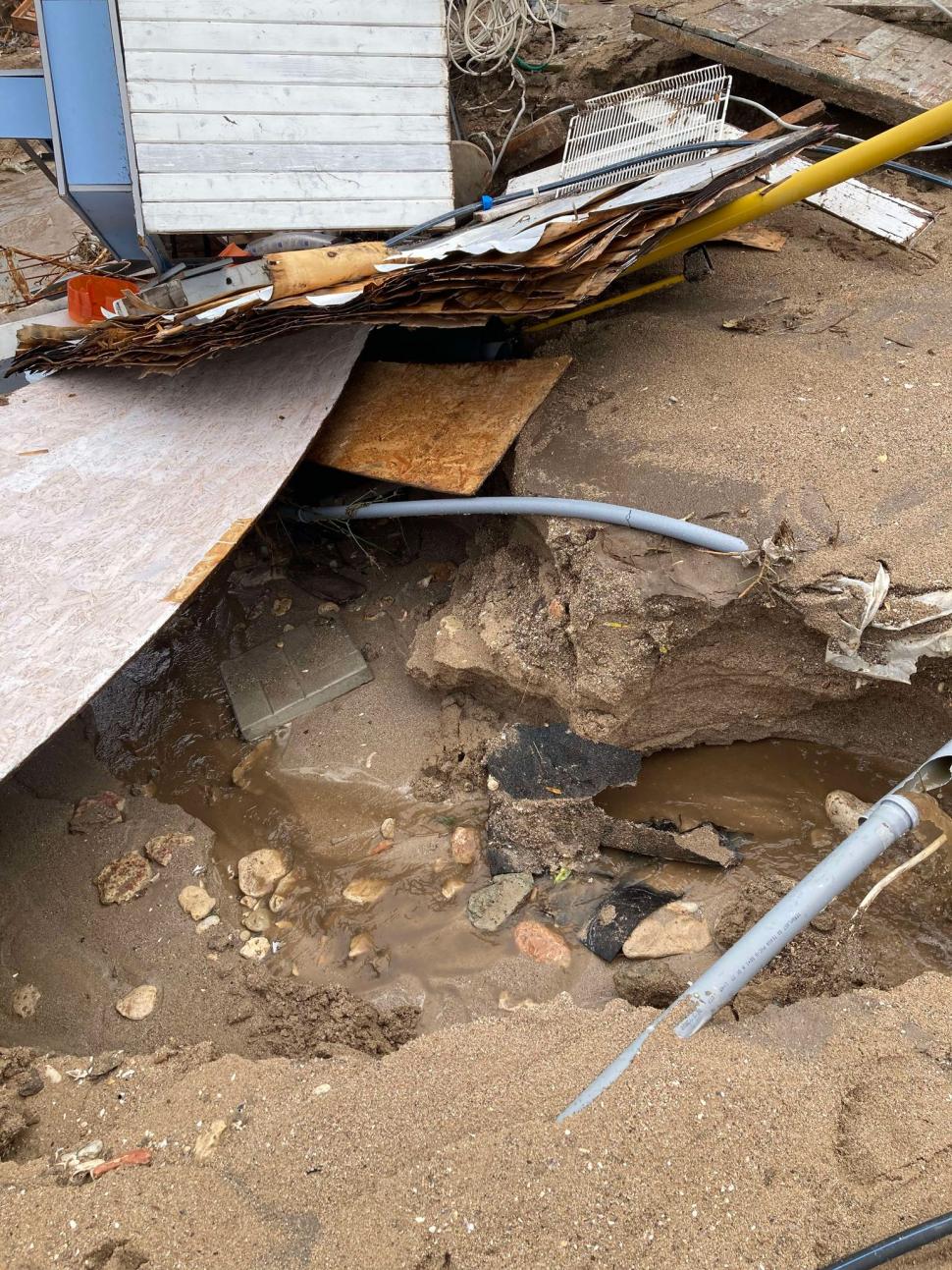 Imagini apocaliptice din Vama Veche, după furtunile care au spulberat totul în calea lor. Plajele arată ca după uragan 920513