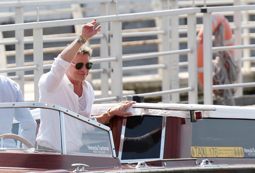 Brad Pitt a atras toate privirile alături de iubita lui, la Veneția 920663