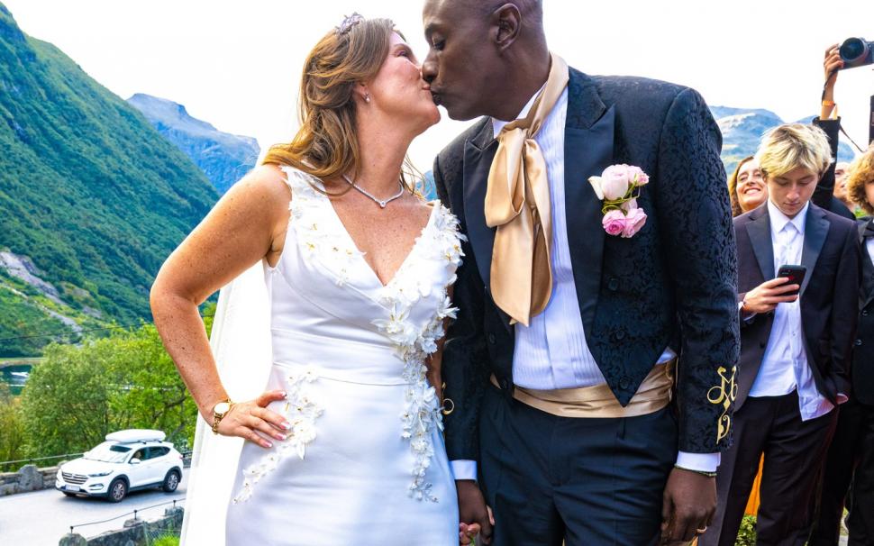 Imagini de la cea mai controversată nuntă regală. Cine a venit la căsătoria prințesei Märtha Louise cu șamanul „înviat din morți” 920589