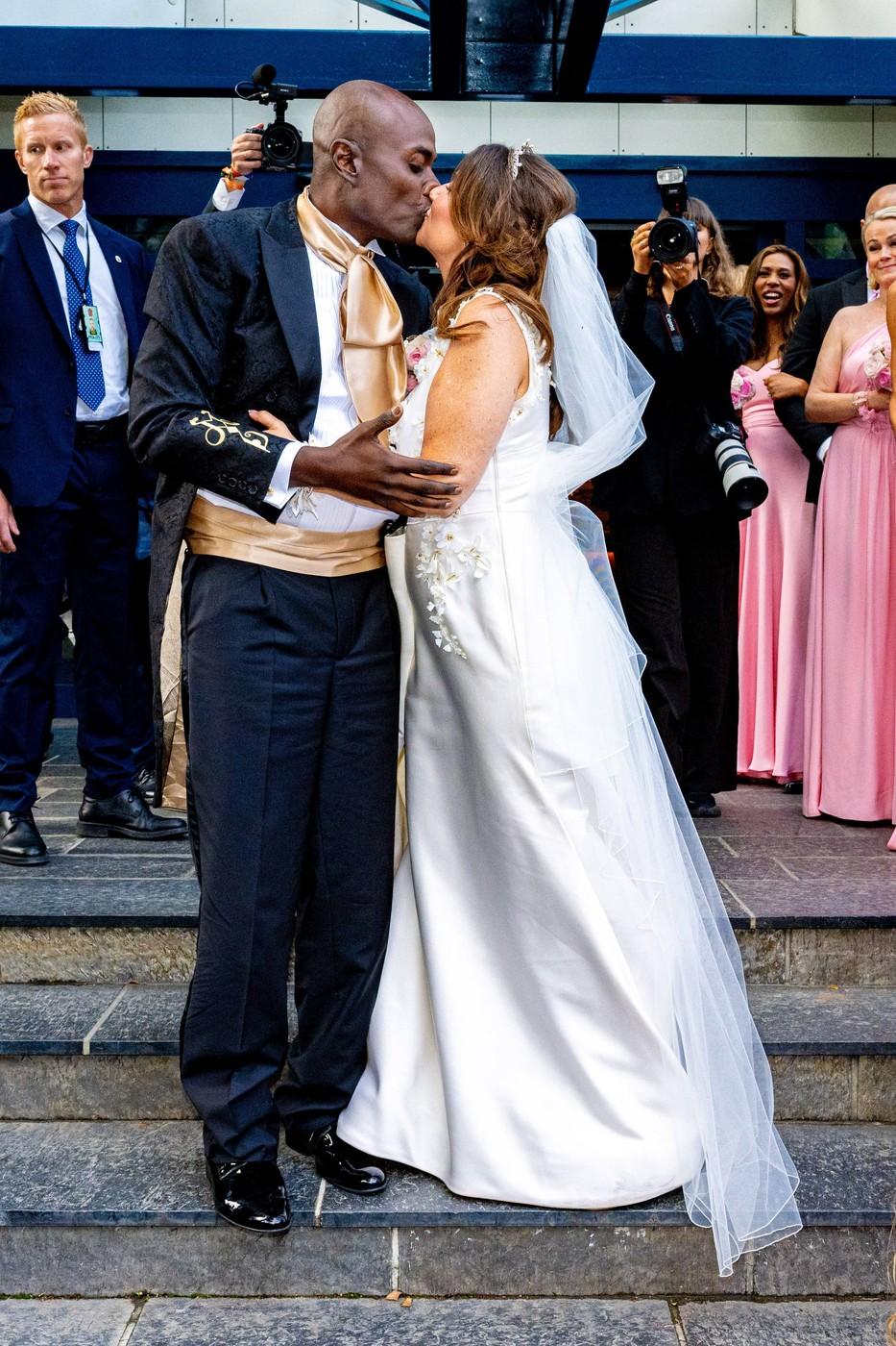 Imagini de la cea mai controversată nuntă regală. Cine a venit la căsătoria prințesei Märtha Louise cu șamanul „înviat din morți” 920596