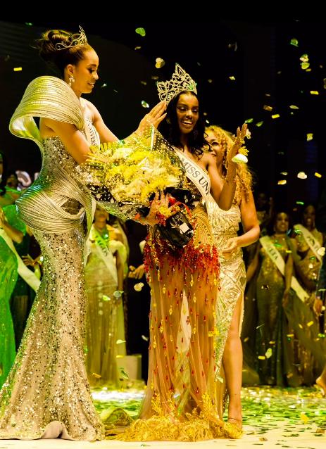Respinsă în ţara ei, o tânără din Africa de Sud a câştigat concursul Miss Univers Nigeria 920645