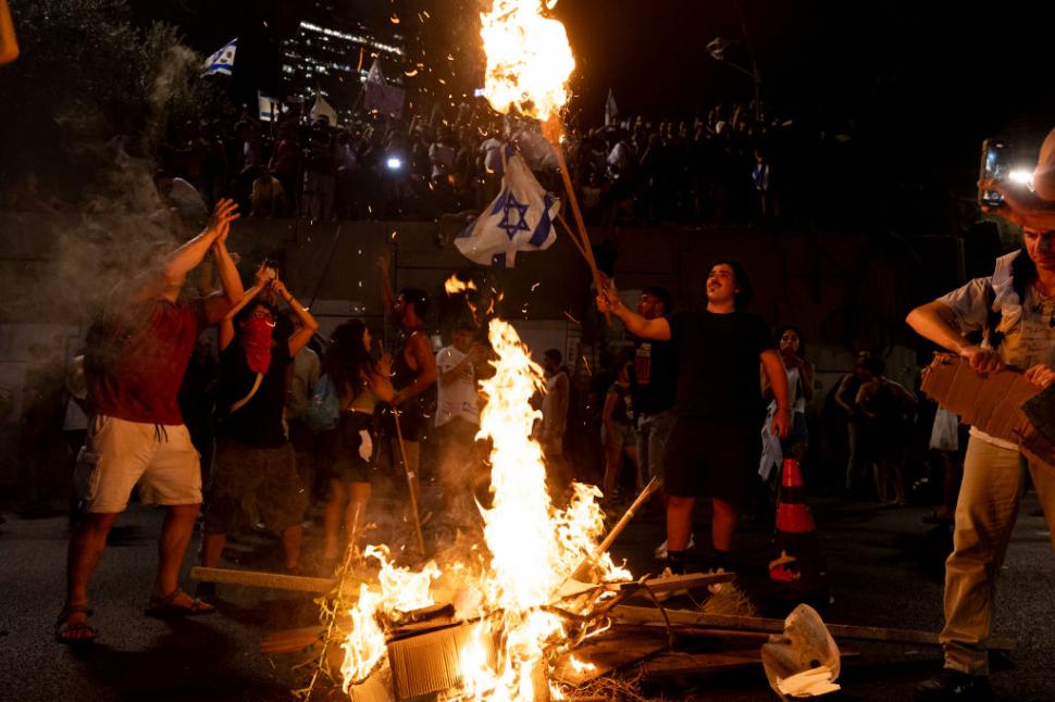 Grevă generală în Israel și proteste violente după moartea ostaticilor. Mii de oameni au ieșit în stradă și au blocat o autostradă 920714
