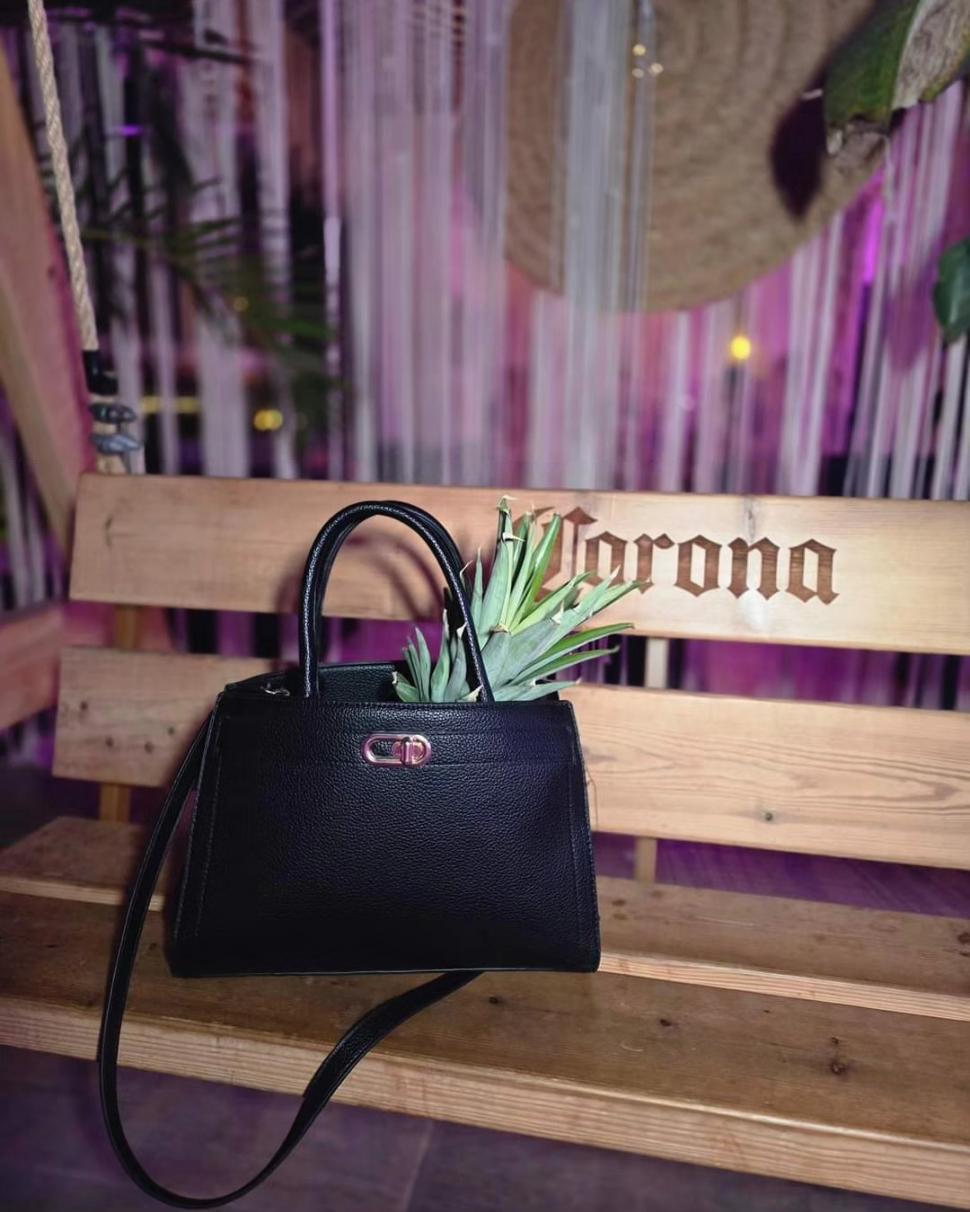 „Ora Ananasului”, trendul de agățat din Spania care provoacă haos în magazine. Cum au ajuns oamenii să își caute jumătatea 921036