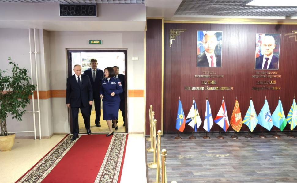  Primele imagini cu Putin în Mongolia. În loc să fie arestat, a fost primit cu flori și covor roșu  920892