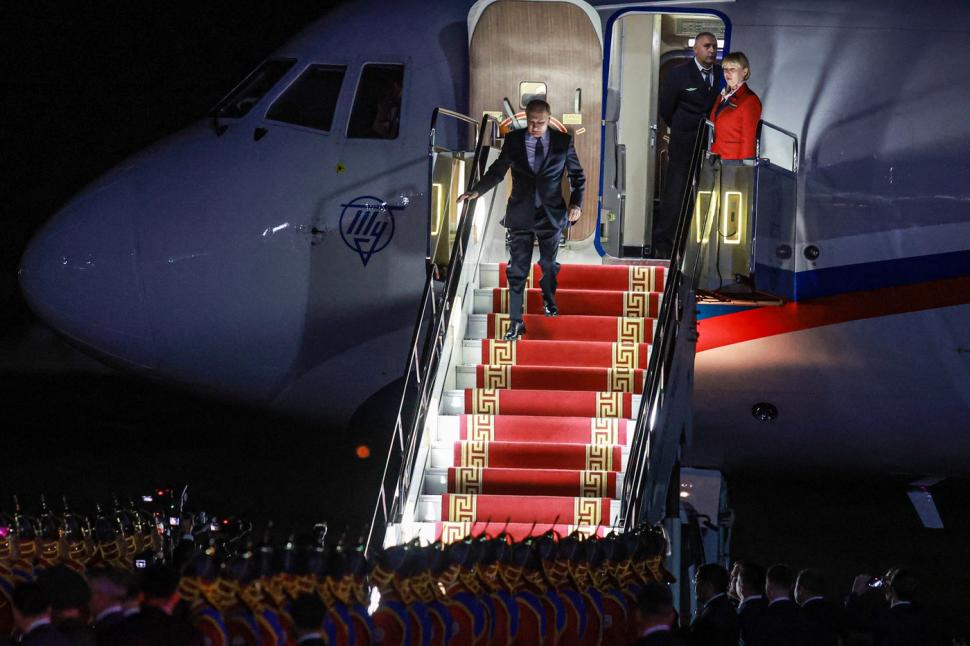  Primele imagini cu Putin în Mongolia. În loc să fie arestat, a fost primit cu flori și covor roșu  920895