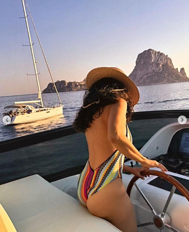 Salma Hayek a postat pe Instagram 18 fotografii cu ea în costum de baie, în ziua în care a împlinit 58 de ani: „La mulți ani mie!” 921013