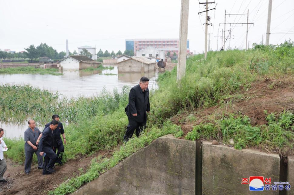 Kim Jong-un a ordonat ca 30 de persoane să fie executate pentru că nu au prevenit inundațiile din vara aceasta  921162