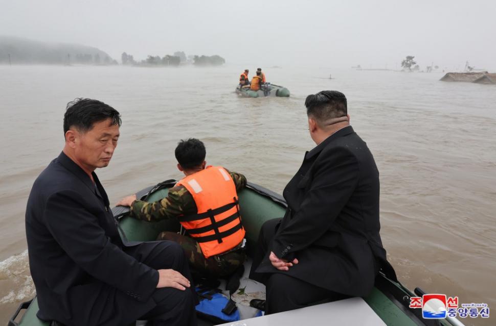 Kim Jong-un a ordonat ca 30 de persoane să fie executate pentru că nu au prevenit inundațiile din vara aceasta  921165