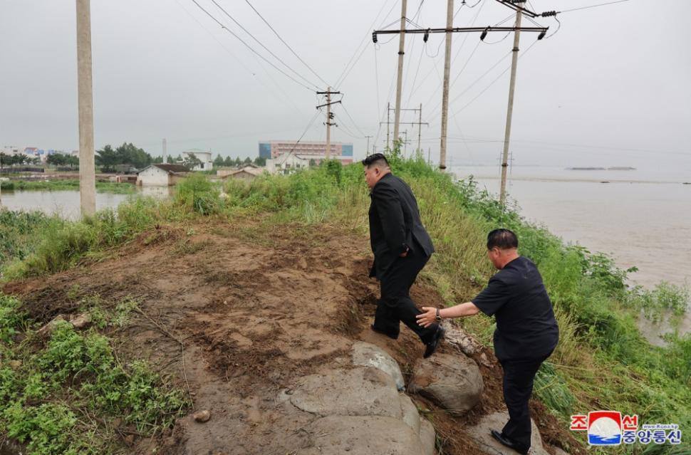 Kim Jong-un a ordonat ca 30 de persoane să fie executate pentru că nu au prevenit inundațiile din vara aceasta  921183