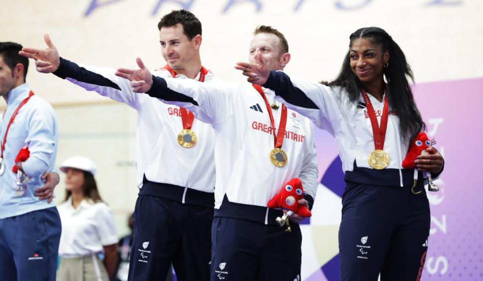 Yusuf Dikec, turcul medaliat cu argint la JO 2024, vrea ca postura sa de tragere devenită virală să fie „marcă înregistrată” 921198