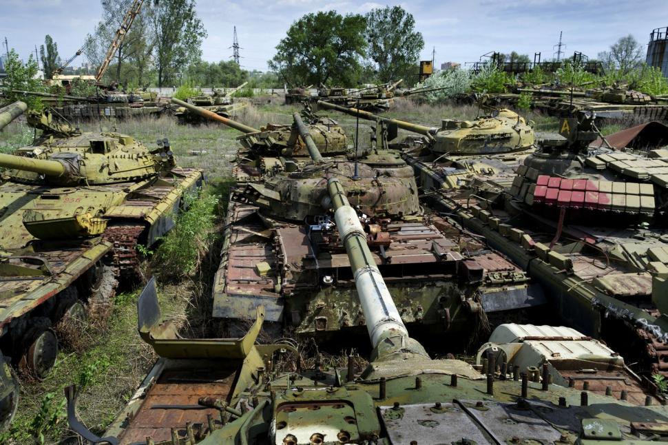 Cimitirele civilizației umane. Cum au ajuns să fie abandonate pe câmpuri milioane de mașini, avioane, biciclete și chiar tancuri 921442