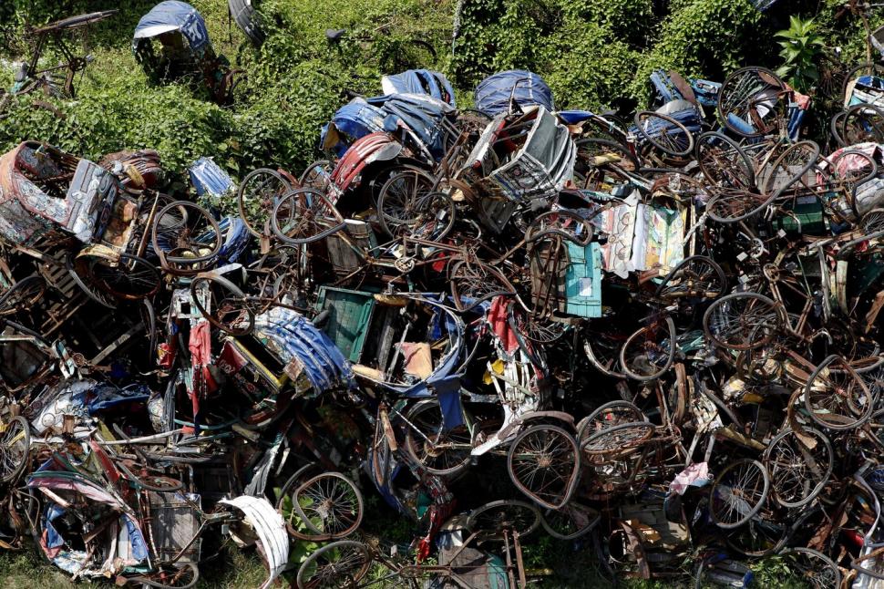 Cimitirele civilizației umane. Cum au ajuns să fie abandonate pe câmpuri milioane de mașini, avioane, biciclete și chiar tancuri 921446