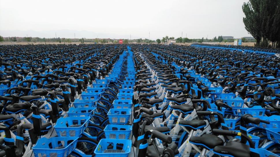 Cimitirele civilizației umane. Cum au ajuns să fie abandonate pe câmpuri milioane de mașini, avioane, biciclete și chiar tancuri 921459