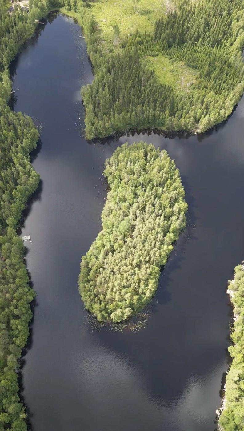 A renunțat la viața din SUA și și-a cumpărat o insulă în Finlanda cu banii de-o garsonieră confort redus în România 922466