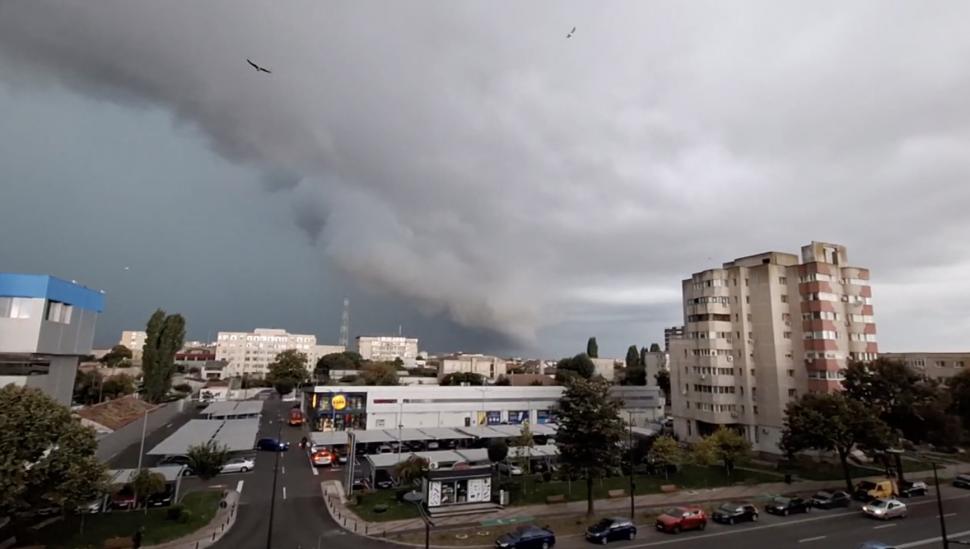 Cod portocaliu de furtuni cu grindină, în mai multe județe: Localitățile vizate de alertele meteo imediate 922320