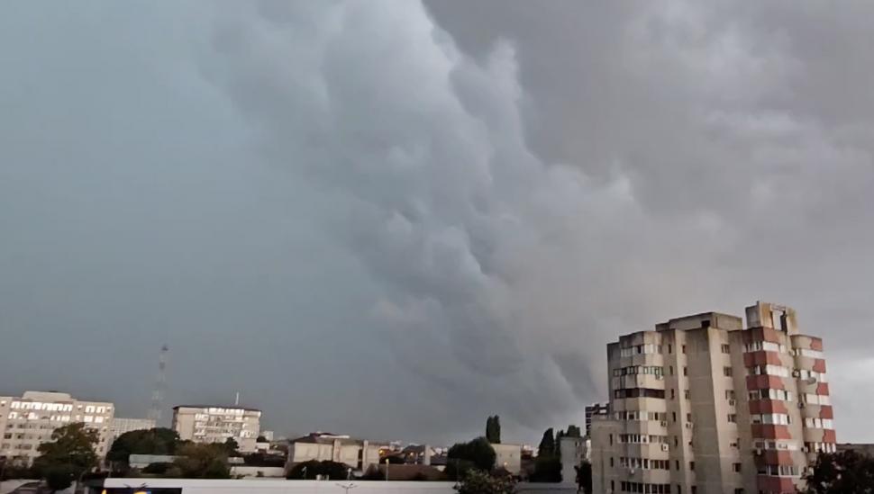 Cod portocaliu de furtuni cu grindină, în mai multe județe: Localitățile vizate de alertele meteo imediate 922322