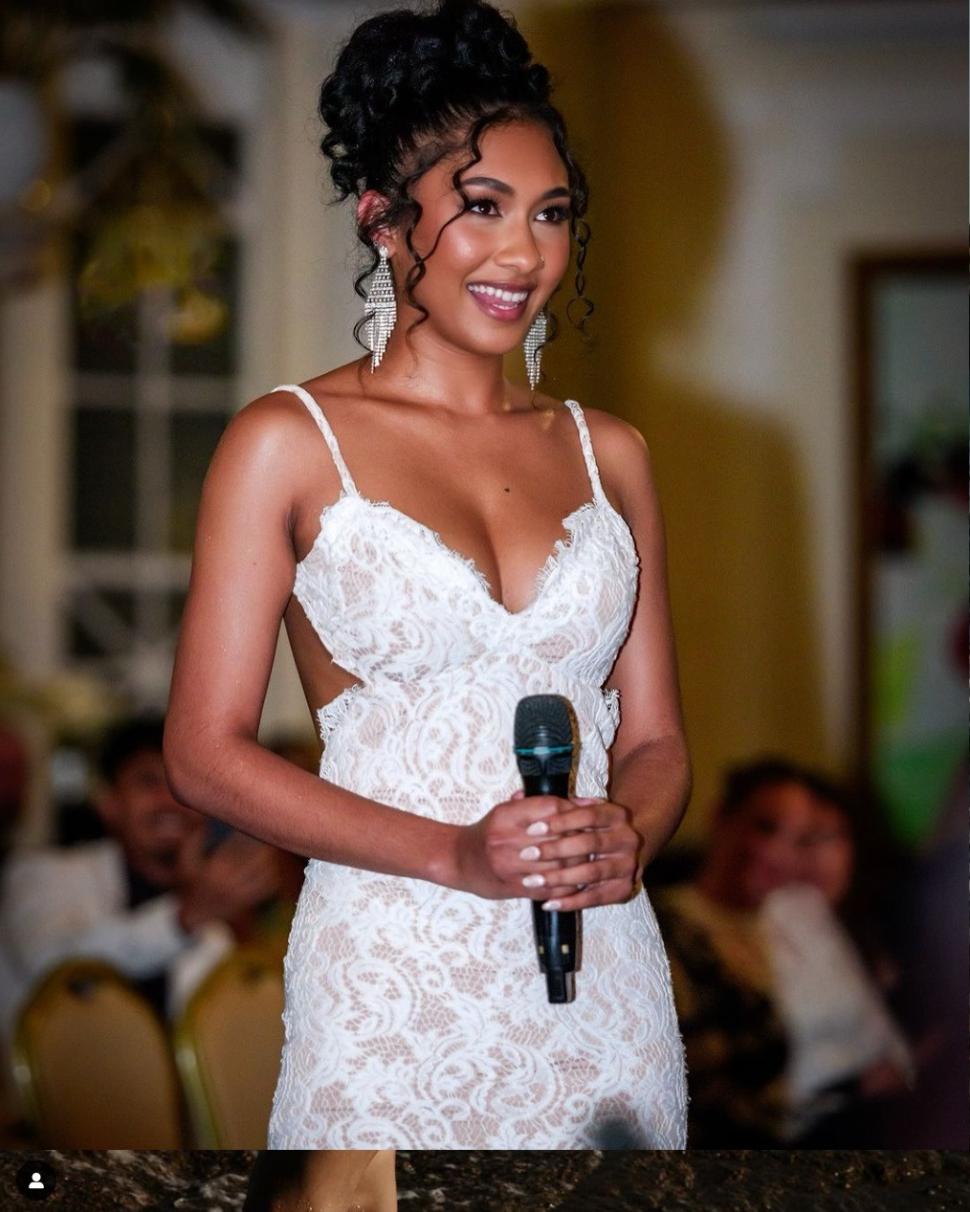 Complot și intrigi la un concurs de Miss. Câștigătoarei i-a fost luată coroana de soția deținătorului licenței 922388