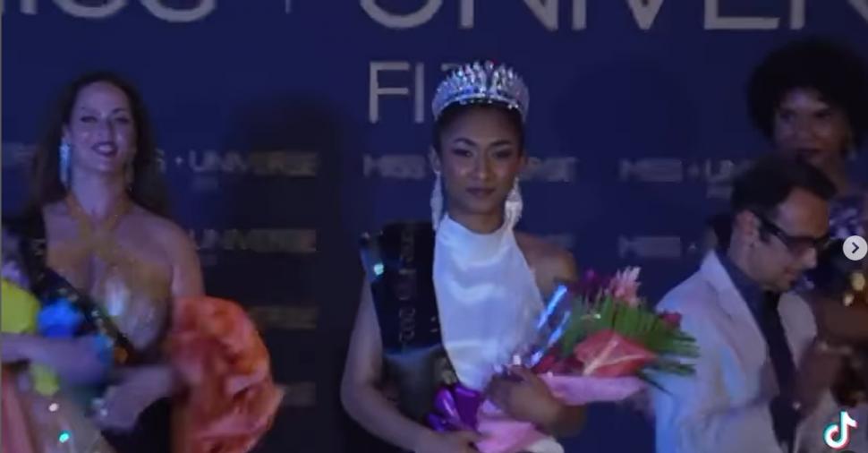 Complot și intrigi la un concurs de Miss. Câștigătoarei i-a fost luată coroana de soția deținătorului licenței 922396