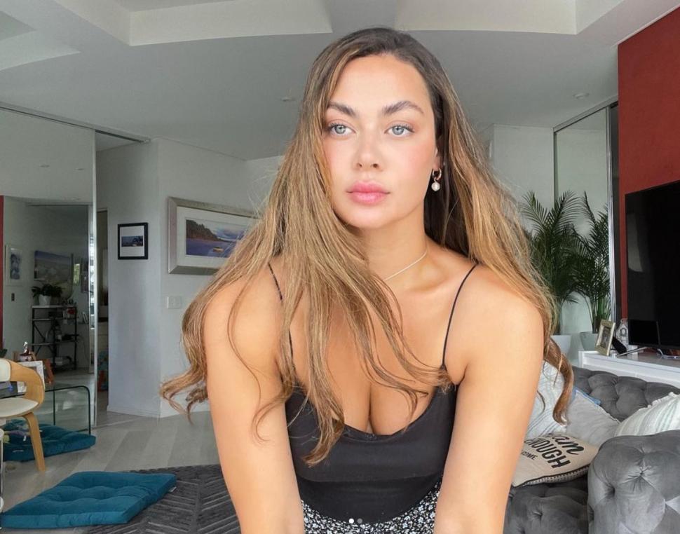 Complot și intrigi la un concurs de Miss. Câștigătoarei i-a fost luată coroana de soția deținătorului licenței 922405