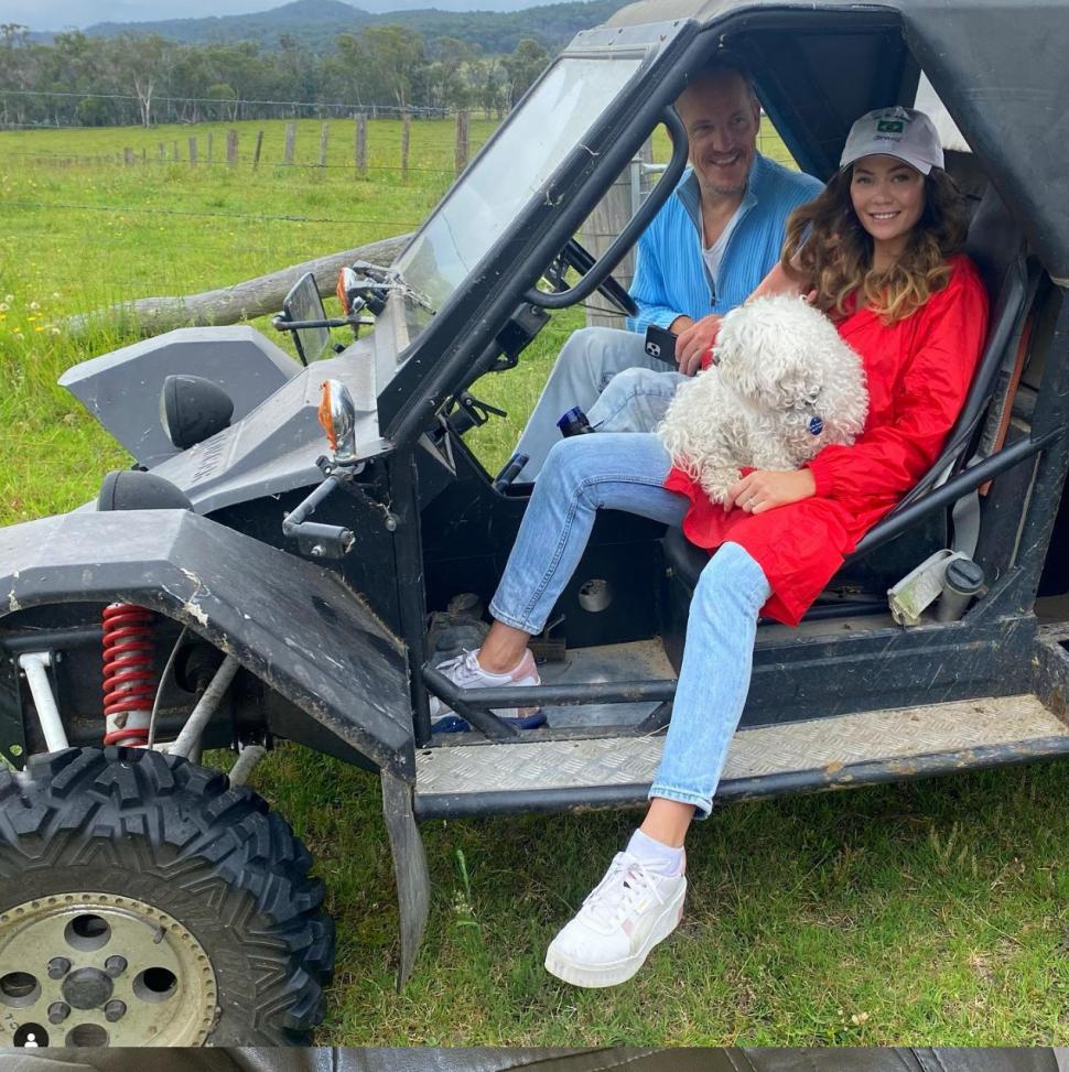 Complot și intrigi la un concurs de Miss. Câștigătoarei i-a fost luată coroana de soția deținătorului licenței 922407