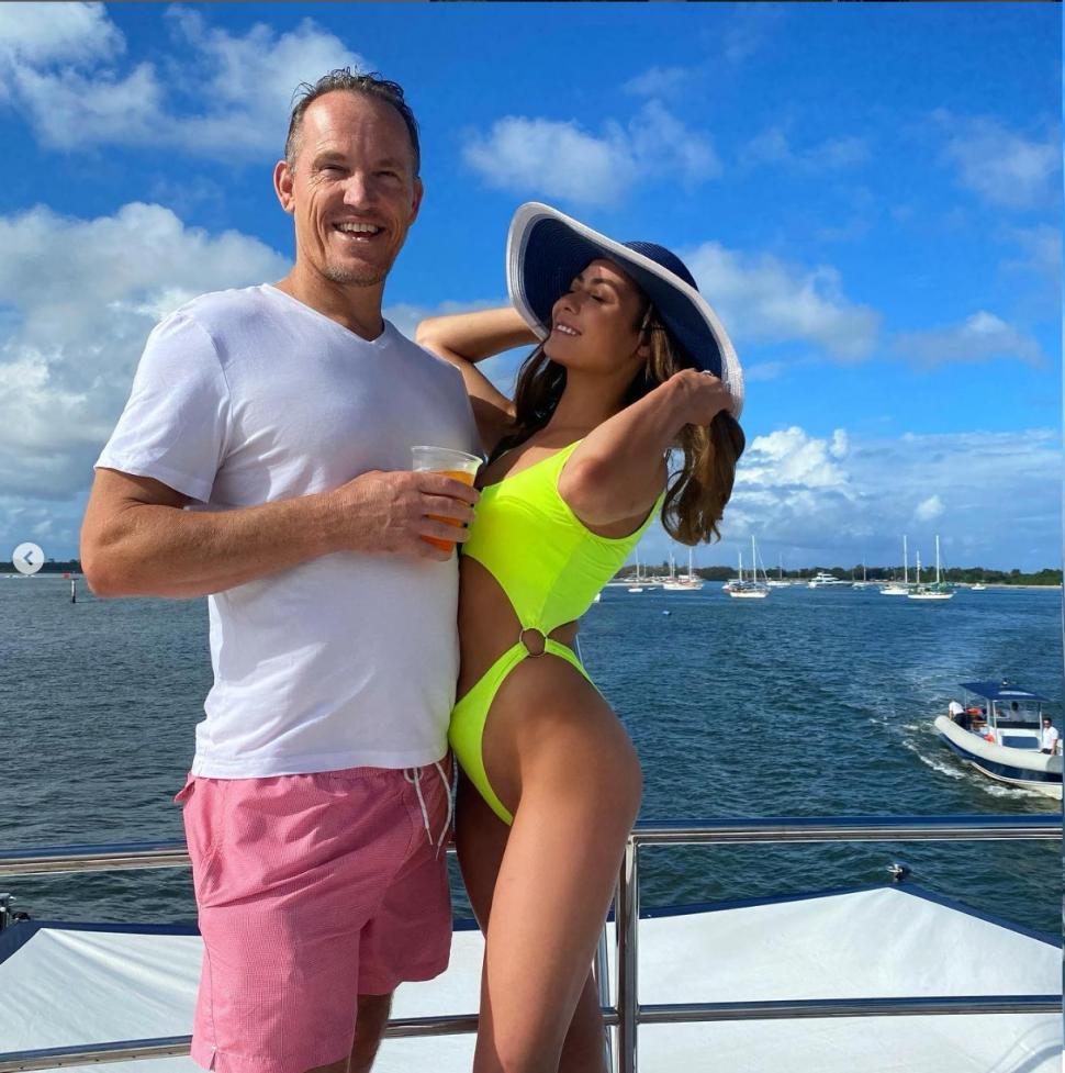 Complot și intrigi la un concurs de Miss. Câștigătoarei i-a fost luată coroana de soția deținătorului licenței 922409