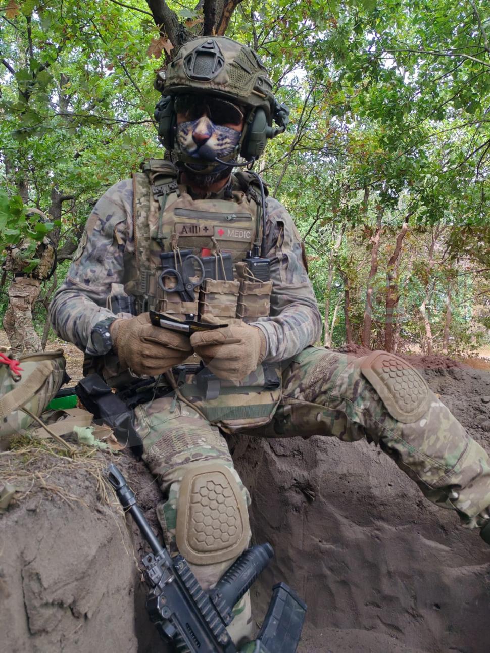 Jurnaliștii Antena 3 CNN, alături de voluntarii români pe frontul din Ucraina. „Când stai sub bombe, te rogi să nu cadă pe tine” 922532