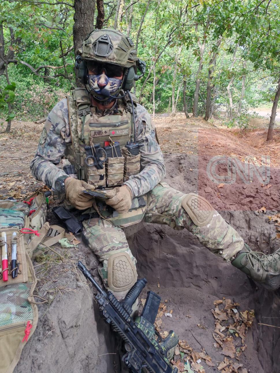 Jurnaliștii Antena 3 CNN, alături de voluntarii români pe frontul din Ucraina. „Când stai sub bombe, te rogi să nu cadă pe tine” 922533