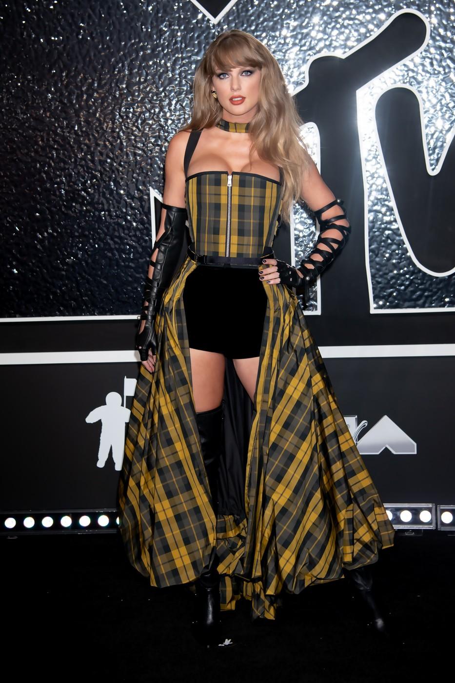 Cele mai spectaculoase ținute de la MTV Music Awards 2024. Cum au apărut vedetele pe covorul roșu 922640