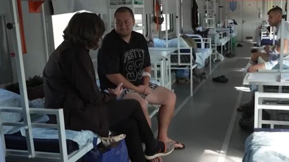 CNN: Trenul vieții aduce răniți de pe linia frontului din Ucraina. Este o țintă majoră pentru Rusia, iar traseul său este strict secret 922767