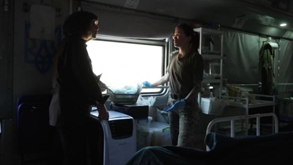 CNN: Trenul vieții aduce răniți de pe linia frontului din Ucraina. Este o țintă majoră pentru Rusia, iar traseul său este strict secret 922773