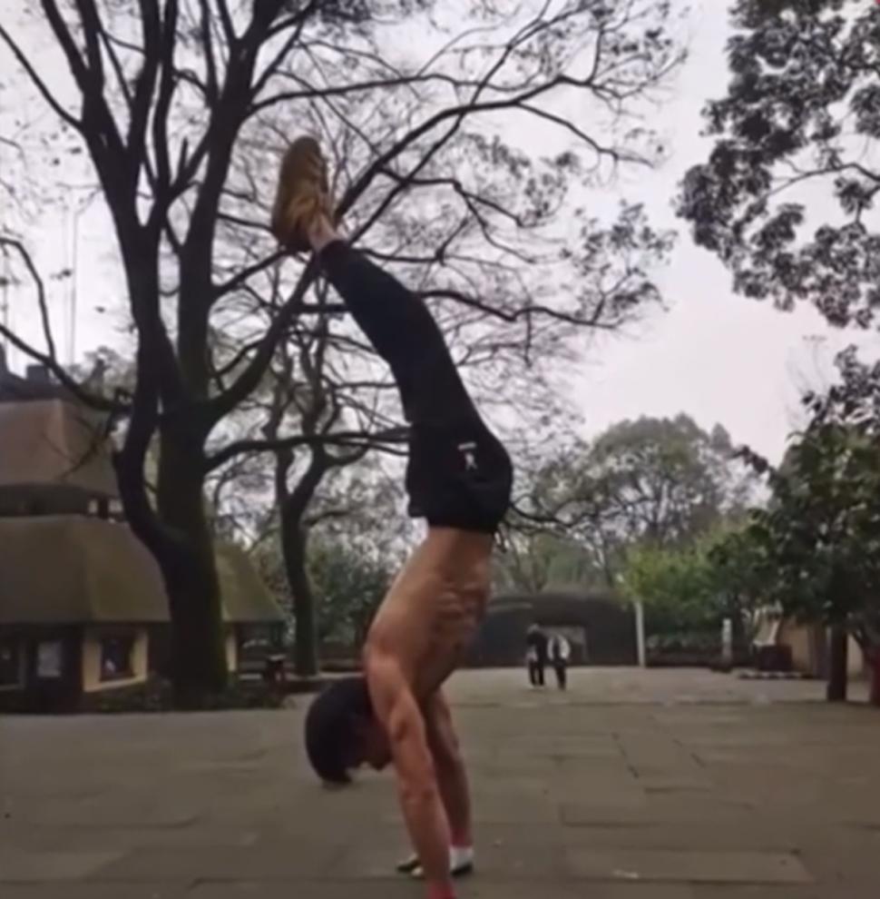 Un bărbat care la 70 de ani arată ca la 30 și-a dezvăluit secretele. Și sunt cu totul neașteptate 922876