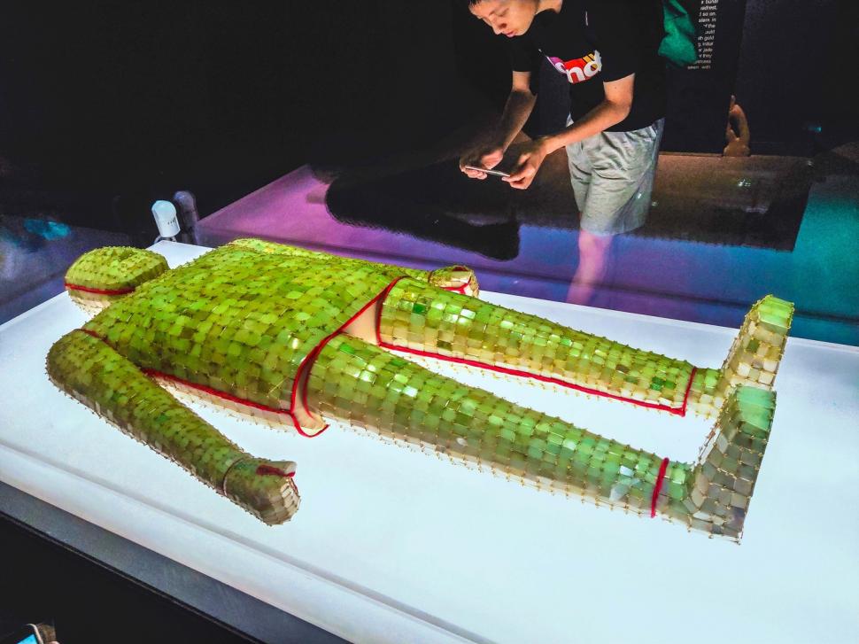 „Armura nemuririi”: Cum arată costumul funerar din mii de bucăți de jad, vechi de 2.000 de ani, purtat de conducătorul dinastiei Han 923350