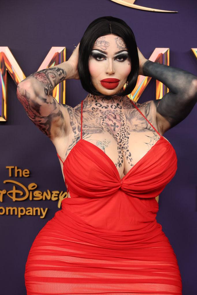 Cele mai spectaculoase ținute de la Premiile Emmy 2024. Vedete care au atras privirile pe covorul roșu 923205