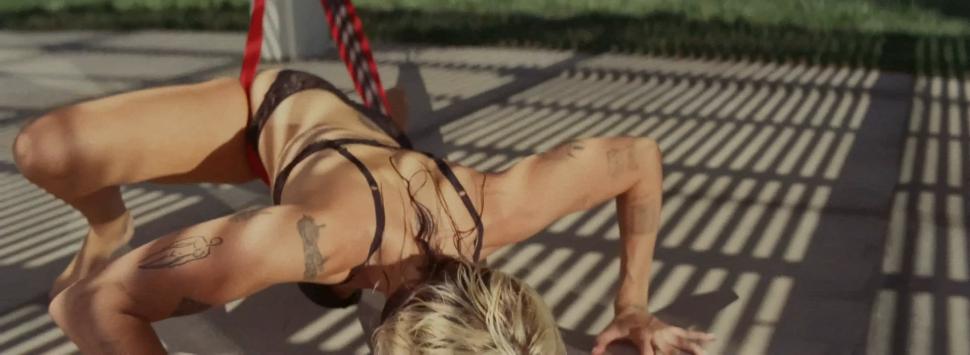 Miley Cyrus a fost dată în judecată pentru că ar fi copiat melodia „Flowers” de la Bruno Mars 923545