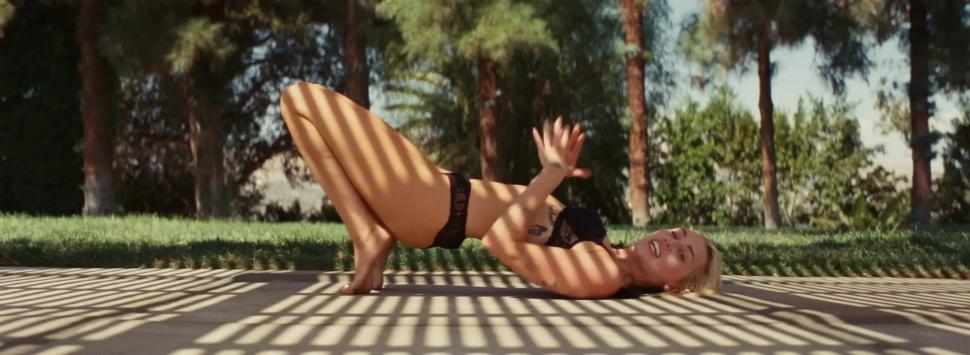 Miley Cyrus a fost dată în judecată pentru că ar fi copiat melodia „Flowers” de la Bruno Mars 923546