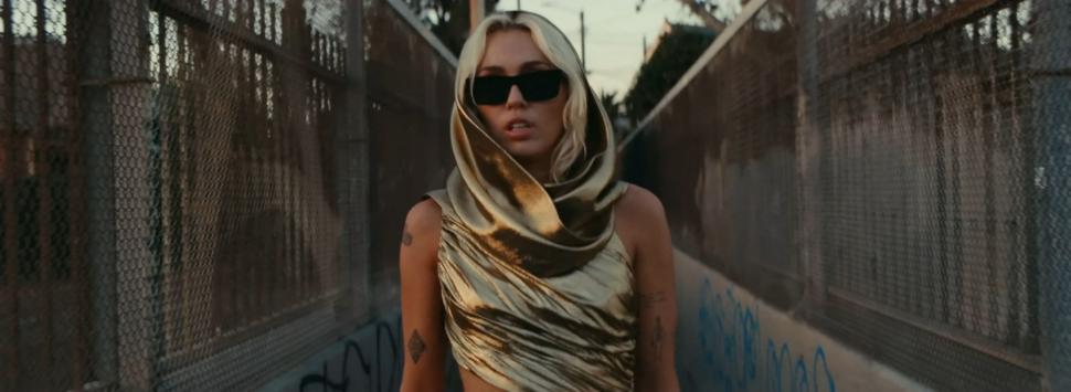 Miley Cyrus a fost dată în judecată pentru că ar fi copiat melodia „Flowers” de la Bruno Mars 923552