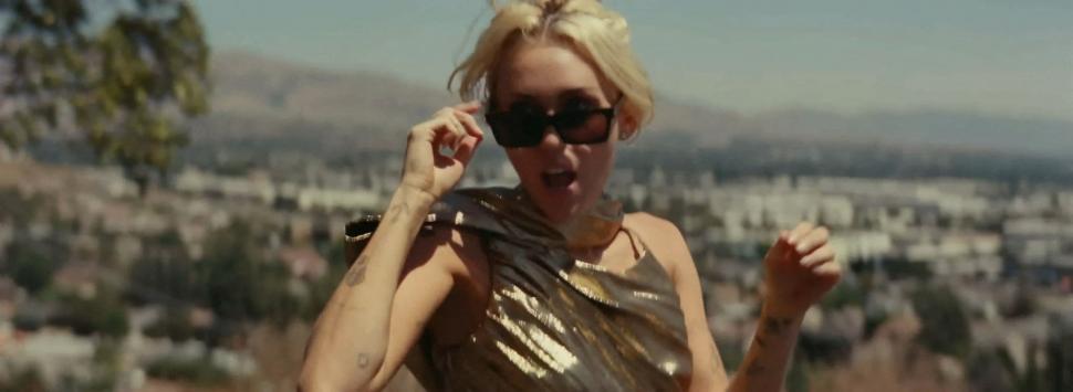 Miley Cyrus a fost dată în judecată pentru că ar fi copiat melodia „Flowers” de la Bruno Mars 923555