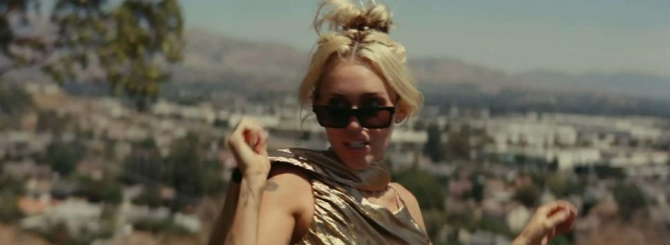 Miley Cyrus a fost dată în judecată pentru că ar fi copiat melodia „Flowers” de la Bruno Mars 923556